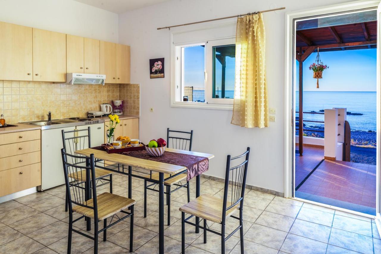 Tsampika'S Beachfront House In Stegna Archangelos  Extérieur photo